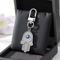 Silberner Hamsa-Hand-Schlüsselanhänger mit Strass und blauem bösen Blick für Taschen - Silber Voll Diamant Große Handfläche