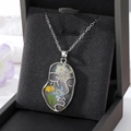 Collana con ciondolo viso astratto e veri fiori secchi in resina trasparente - Collana / Collana Argento Viso Fiore Blu Chiaro