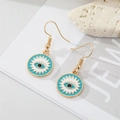 Boheemse gouden boze oog oorbellen met blauw emaille op een witte achtergrond - Meerblauw Zonnestraal Boze Oog