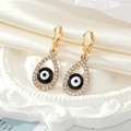 Pendientes de ojo turco dorados en forma de gota con pedrería y centro de esmalte - Pendientes negros