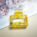 Pince à cheveux élégante en résine jaune avec fleurs séchées colorées et design rectangulaire - Petite Pince Fleurs Colorées