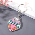 Süßer Cartoon Bikini Acryl Schlüsselanhänger mit silbernem Ring auf grauem Grund - Badeanzug Schlüsselanhänger