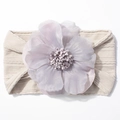 Bandeau élastique pour bébé avec grande fleur en tissu mauve sur base côtelée beige - Gris