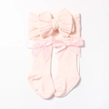 Detail von rosa Baby Stirnband und Schleifensocken Set mit rutschfesten Sohlen - Hellrosa