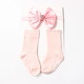 Set de regalo para bebé rosa con diadema de raso con lazo y calcetines de punto - Rosa