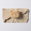 Détail du bandeau tricoté pour bébé avec tête d'ours en peluche 3D couleur beige - Ours / Beige Café