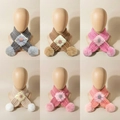 Cache-cou tricoté pour bébé avec fleur 3D et pompons décliné en six couleurs - Mélange Multicolore