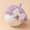 Détail du béret tricoté pour bébé violet clair avec un grand nœud décoratif crème - Violet avec nœud blanc