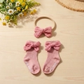 Detail of baby cotton bow headband and matching anti-slip socks with ribbed texture - Dust Rose