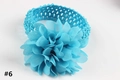 Détail du bandeau à fleurs en mousseline bleu vif avec bande élastique pour bébé - Bleu