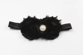 Detalle de diadema para bebé con flor de gasa negra decorada con perla y brillantes cristales - Negro
