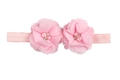 Détail de fleurs en mousseline rose avec perles et strass sur un bandeau pour bébé - Rose