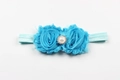 Détail du bandeau bébé fleur en mousseline bleu sarcelle avec perle et strass - Bleu