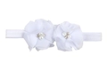 Détail de fleurs en mousseline blanche avec perles et strass sur bandeau bébé - Blanc