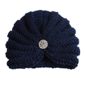 Detalle del gorro de punto azul marino para bebé con una flor brillante de diamantes - Ajustable / Azul marino