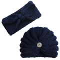 Détail d'un bandeau en tricot bleu marine avec nœud et d'un bonnet à strass assorti - Taille unique / Bleu marine