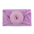 Détail d'un bandeau souple en nylon violet pour bébé avec un nœud en forme de donut - Violet