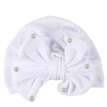 Detalle de turbante blanco de terciopelo para bebé con lazo grande y perlas brillantes - Blanco