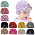 Baby Strickmütze mit Perlenblume, erhältlich in 12 verschiedenen leuchtenden Farben - Einheitsgröße / 12 Farben Gemischt