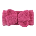 Gros plan détaillé du bandeau en maille rose avec un grand nœud et une texture de laine douce - Rose Pêche