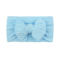 Bandeau bébé bleu clair avec grand nœud et texture en tricot torsadé doux en nylon souple - Bleu (14-4317)