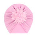 Détail du bonnet turban rose pour bébé montrant le tissu doux et la fleur 3D décorative - Rose