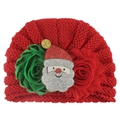Detail der roten Baby-Strickmütze mit Weihnachtsmann-Flicken und grünen Chiffonblumen - Weihnachtsmann Stil (B)