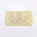 Dettaglio della fascia elastica giallo chiaro per neonati con doppie decorazioni floreali - Beige