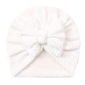 Detalle del gorro turbante blanco para bebé con un gran lazo decorativo suave - Blanco