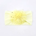 Zartgelbes elastisches Nylon-Babystirnband mit einer Netzblume und goldenen Sternen-Pailletten - Beige