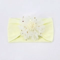 Gelbes Baby-Stirnband mit großer weißer Spitzenblume und goldenen Sternmustern - Beige