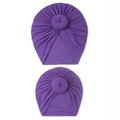 Détail de deux turbans violets pour bébé avec nœuds donuts et tissu tricoté plissé - Violet