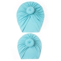 Vue détaillée de bonnets turban bébé bleu clair avec nœud donut et texture plissée - Bleu