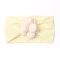 Weiches Baby Stirnband aus Nylon mit großer Jacquard Blume in hellgelbem Strick - Beige