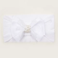 Détail du bandeau bébé blanc avec nœud en dentelle multicouche et accents de perles - Blanc