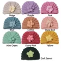 Neugeborene Strickmützen mit 3D-Blumendetail in zehn verschiedenen Farben - 10 Farben gemischt