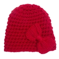 Détail d'un bonnet en tricot rouge pour bébé avec texture douce et grand nœud sur le côté - Hauts / Rouge