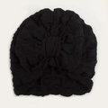 Detalle de turbante negro para bebé en tela de burbujas con lazo decorativo - Negro