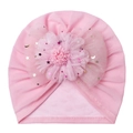 Detailansicht der rosa Baby-Turban-Mütze mit Netzblume und glitzernden Pailletten - Rosa