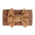 Dettaglio fiocco con trama a nido d'ape su fascia elastica in nylon per neonati - Marrone chiaro