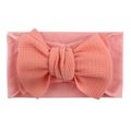 Dettaglio fascia neonata rosa in nylon con trama a nido d'ape e fiocco grande - Rosa