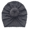 Vista detallada de turbante negro para bebé con textura de panal y nudo de dónut - Negro