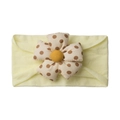 Detalle de diadema para bebé con flor grande de lunares y tejido elástico suave - Beige