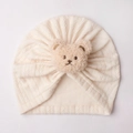 Off-white gebreide babymuts met schattige bruine pluche beer en zachte ribgebreide stof - Eén maat / Beige