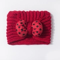 Detailansicht eines roten Baby-Strandstirnbandes mit großer gepunkteter 3D-Schleife - Einheitsgröße / Rot