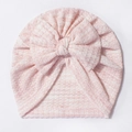 Dettaglio del cappello a turbante per neonati in maglia a nido d'ape rosa e bianco - Rosa