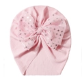 Dettaglio del cappello a turbante rosa per neonati con grande fiocco in mesh e stelle argento - Taglia unica / Rosa