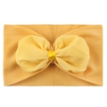 Détail du bandeau bébé en nylon souple jaune vif orné d'un grand nœud papillon en mousseline - Jaune