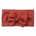 Détail du tissu en maille côtelée douce et du grand nœud sur le bandeau bébé - Bordeaux