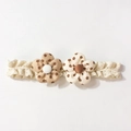 Baby Haarband aus Spitze mit zwei zarten Blumen aus Stoff für Neugeborene Fotoshootings - Blumenmuster Stil (C)